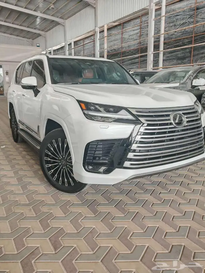لكزس LX600 VIP 2025 أبيض خليجي الممشي 1800 كم 1