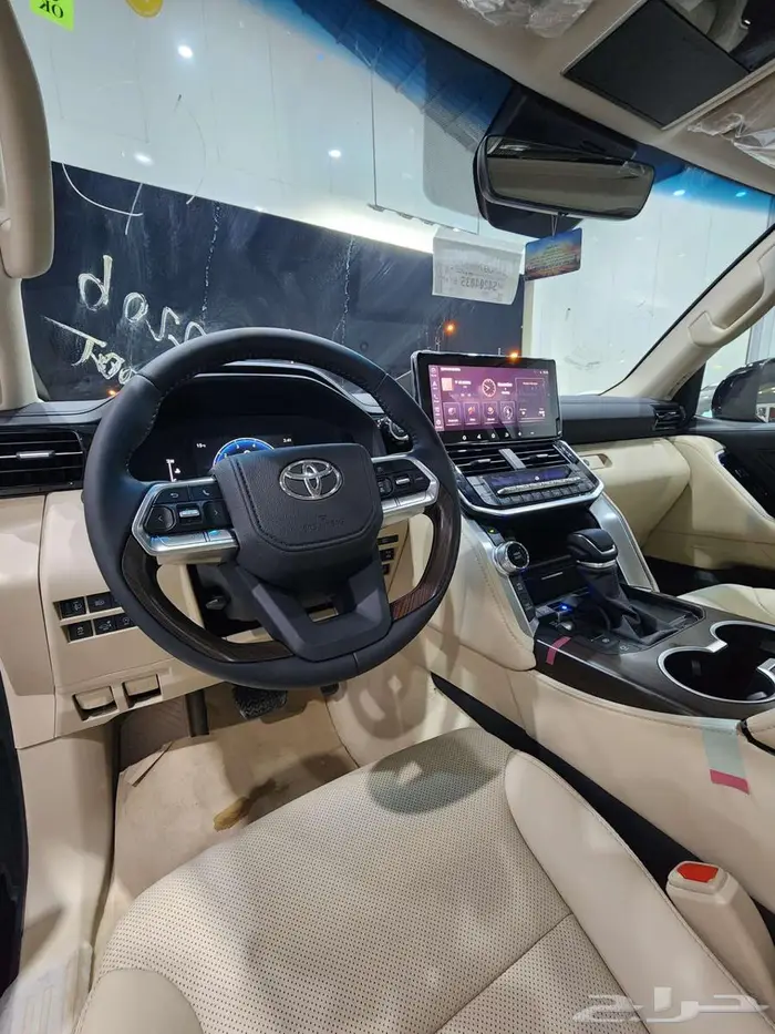 تويوتا لاندكروزر GXR - L4 بنزين 2025 السعر 314985 11