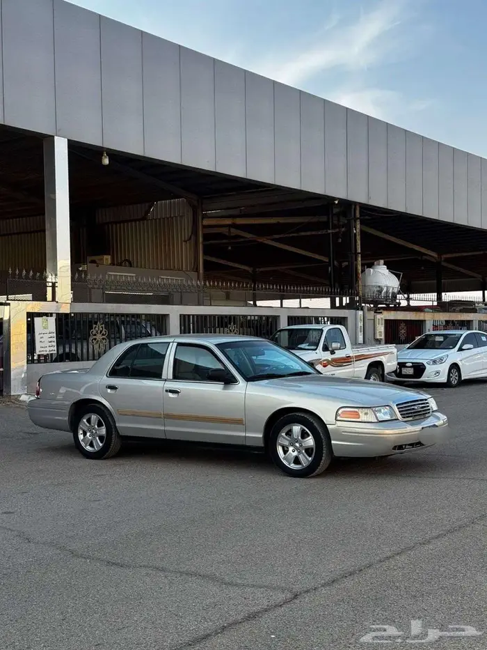 فورد فكتوريا 2012 1