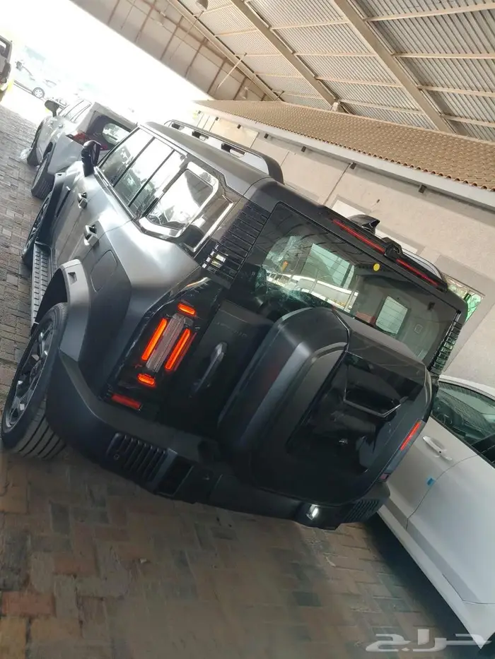 جيتور T2 لاكجيري 2026 اسود مطفي 6