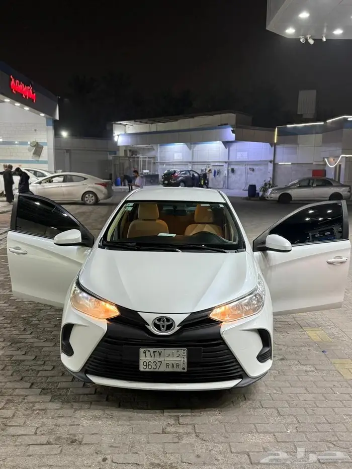 تويوتا يارس 2022 ستاندر 13