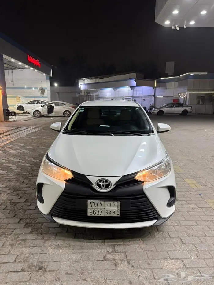 تويوتا يارس 2022 ستاندر 15