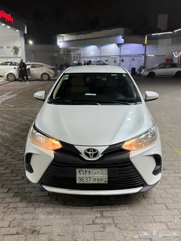 تويوتا يارس 2022 ستاندر 12