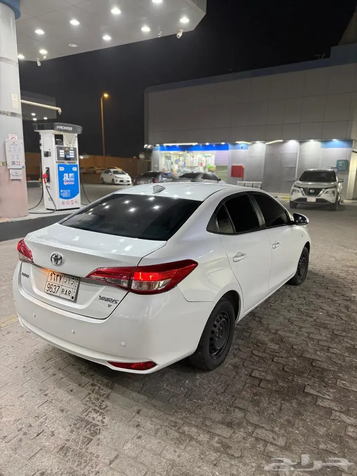 تويوتا يارس 2022 ستاندر 22