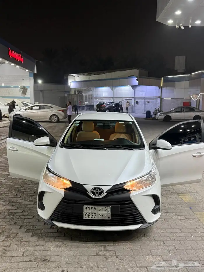 تويوتا يارس 2022 ستاندر 32