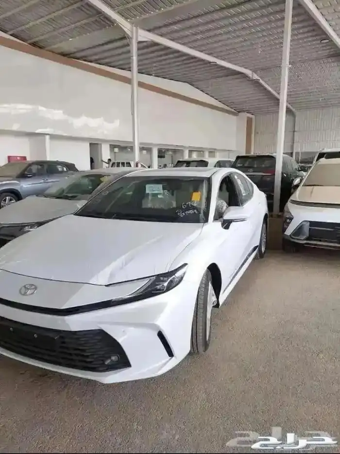 تويوتا كامري LE 2025 1