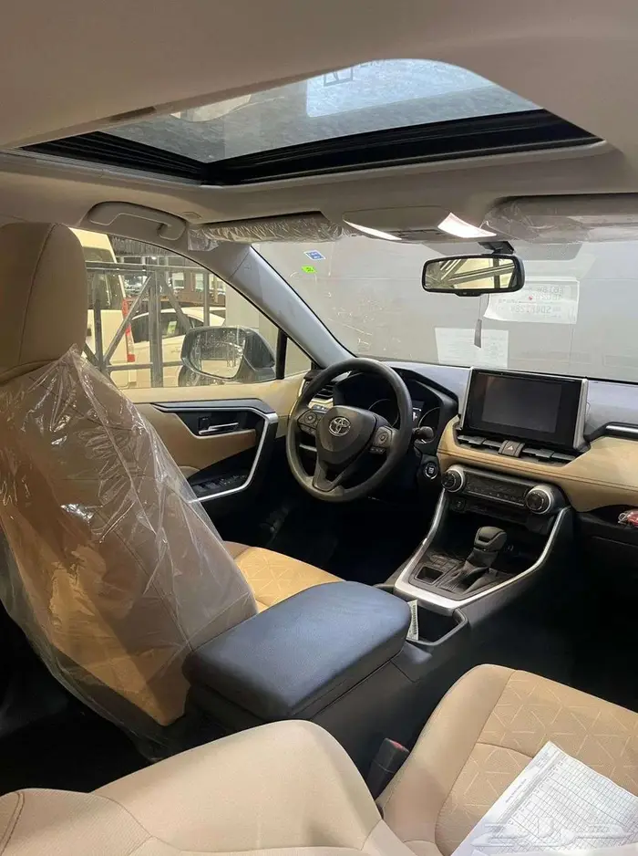 تويوتا راف فور بنزين XLE نص فل فتحه سقف 2025 7