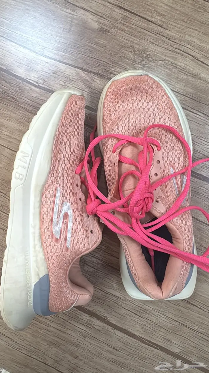 حذاء سكتشرز بناتي 0