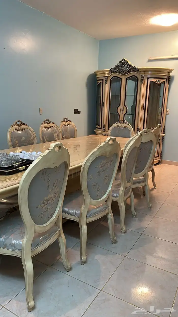 طاولة طعام للبيع مع دواليب ومطابخ مستعملة 6