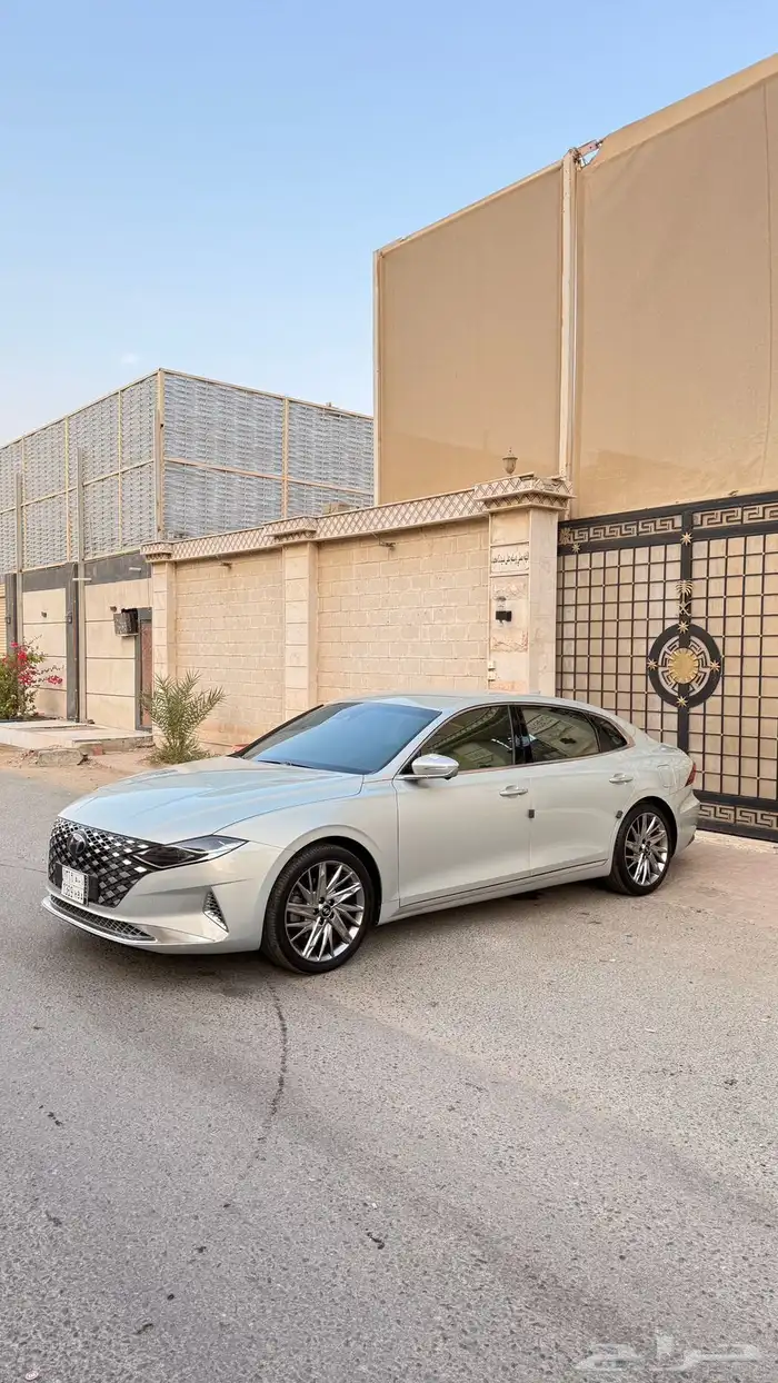 هيونداي ازيرا 2020 ( بنزين) v6 فل كامل 1