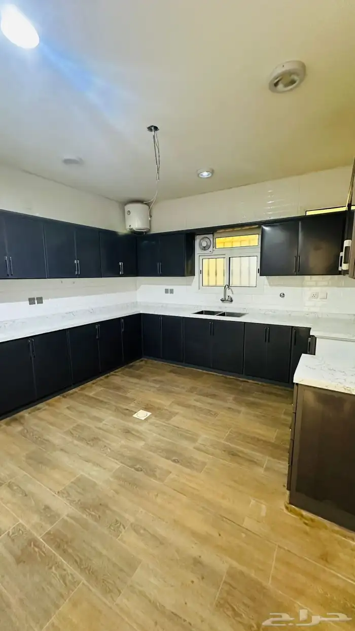 شقه ارضيه مدخلين للإيجار السنوي 5