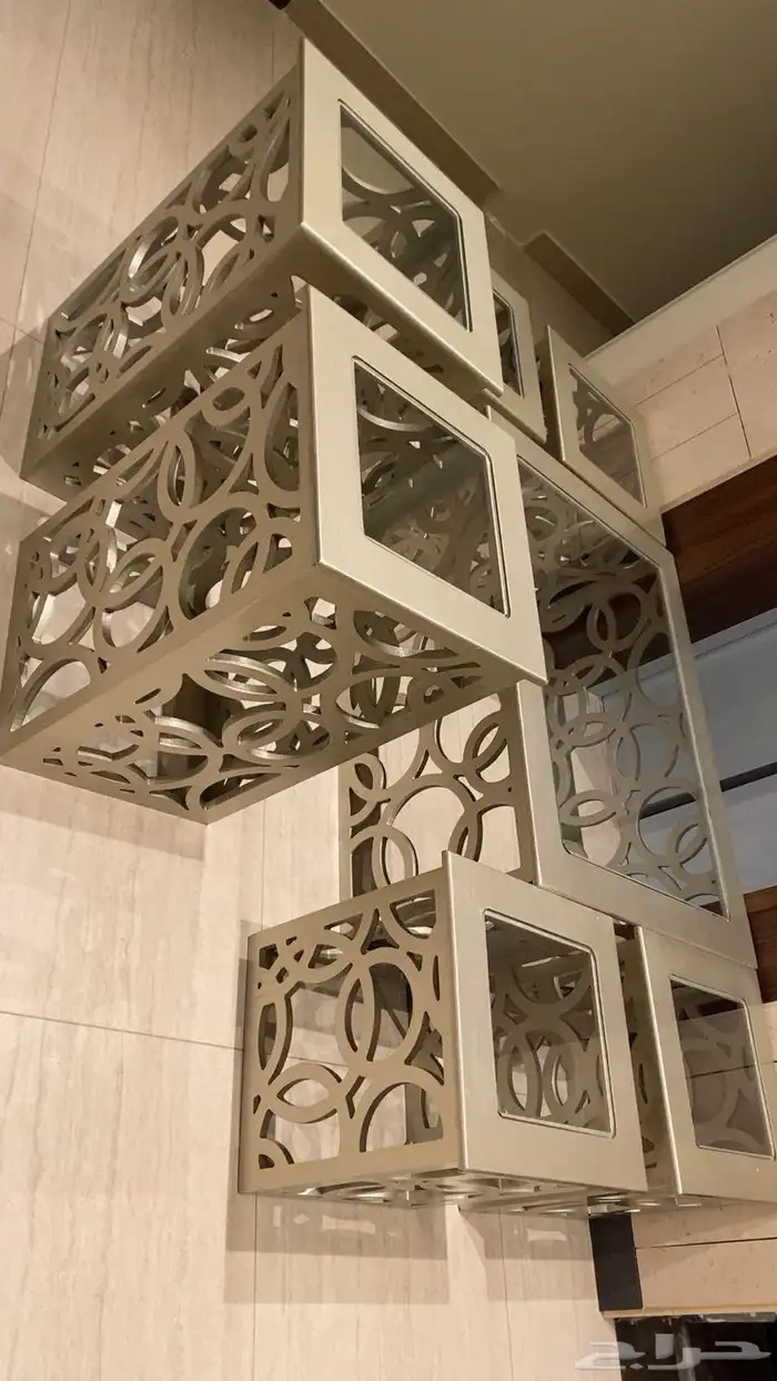 طاولة كبيرة واربع طاولات خدمة وطاولتان مرتفعة للأركان 1