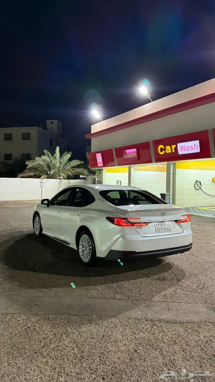 كامري 2025 نص فل ابيض لؤلؤي تشغيل عن بعد 1