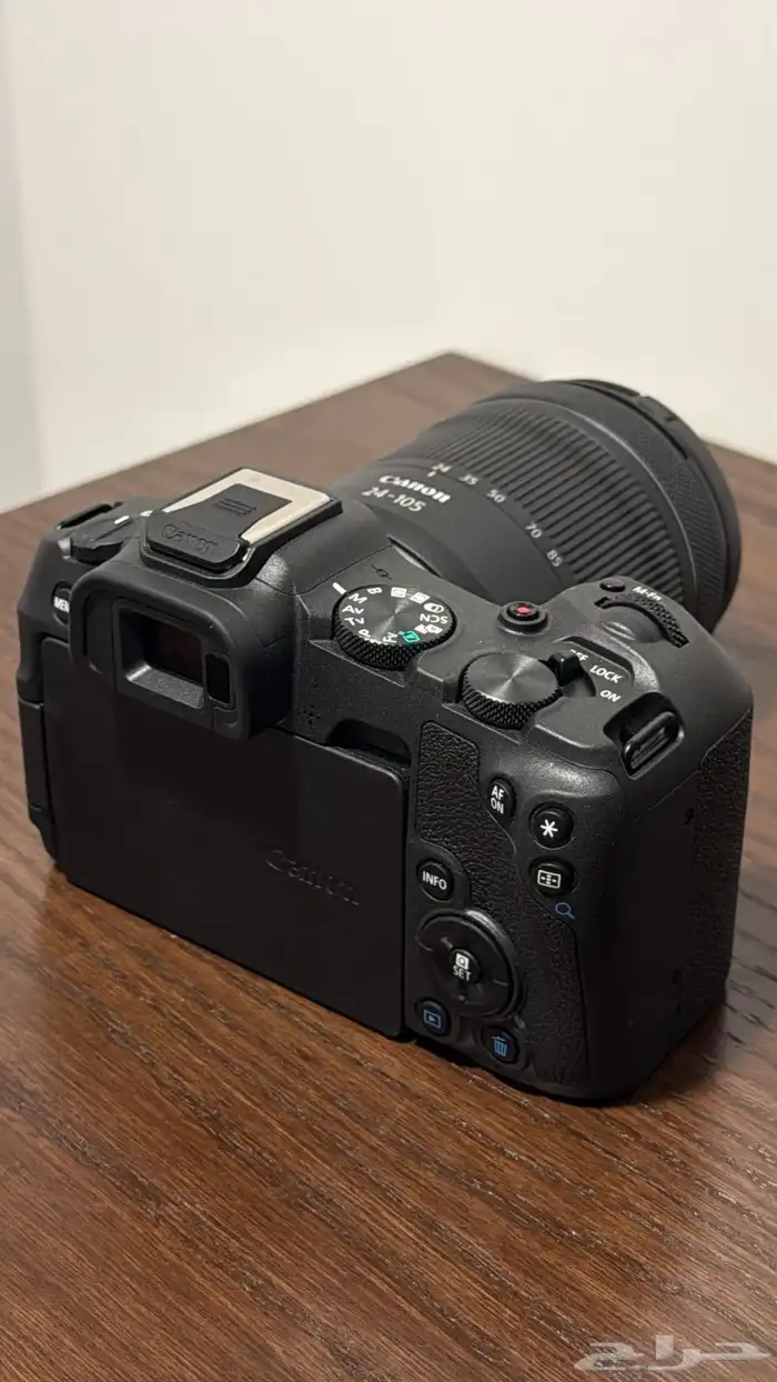 كاميرا كانون R8 2