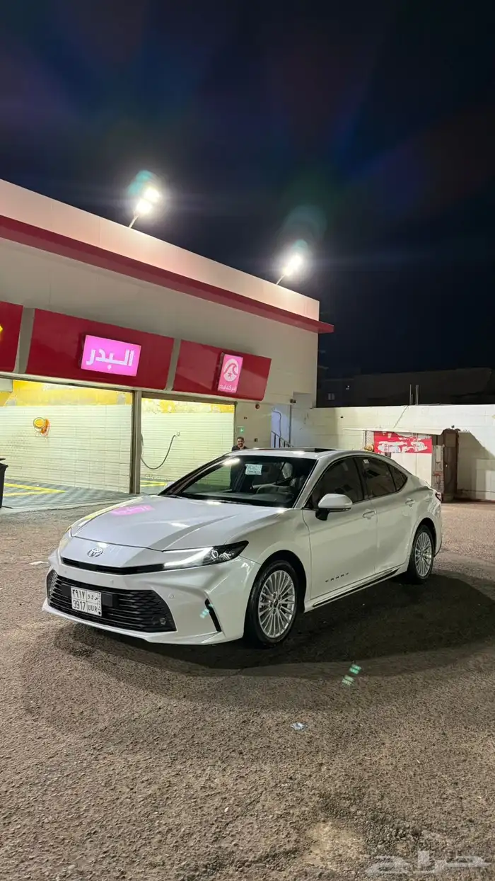 كامري 2025 نص فل ابيض لؤلؤي تشغيل عن بعد 0