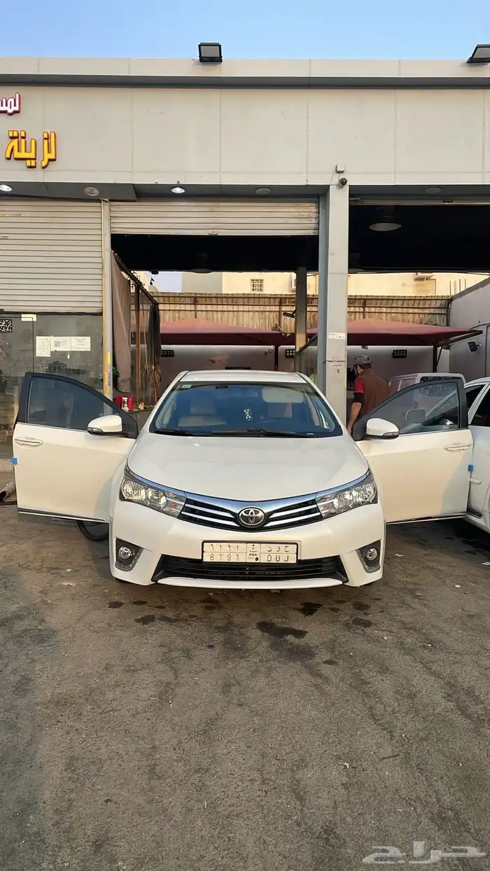 كورولا اللون ابيض لؤلؤي 5