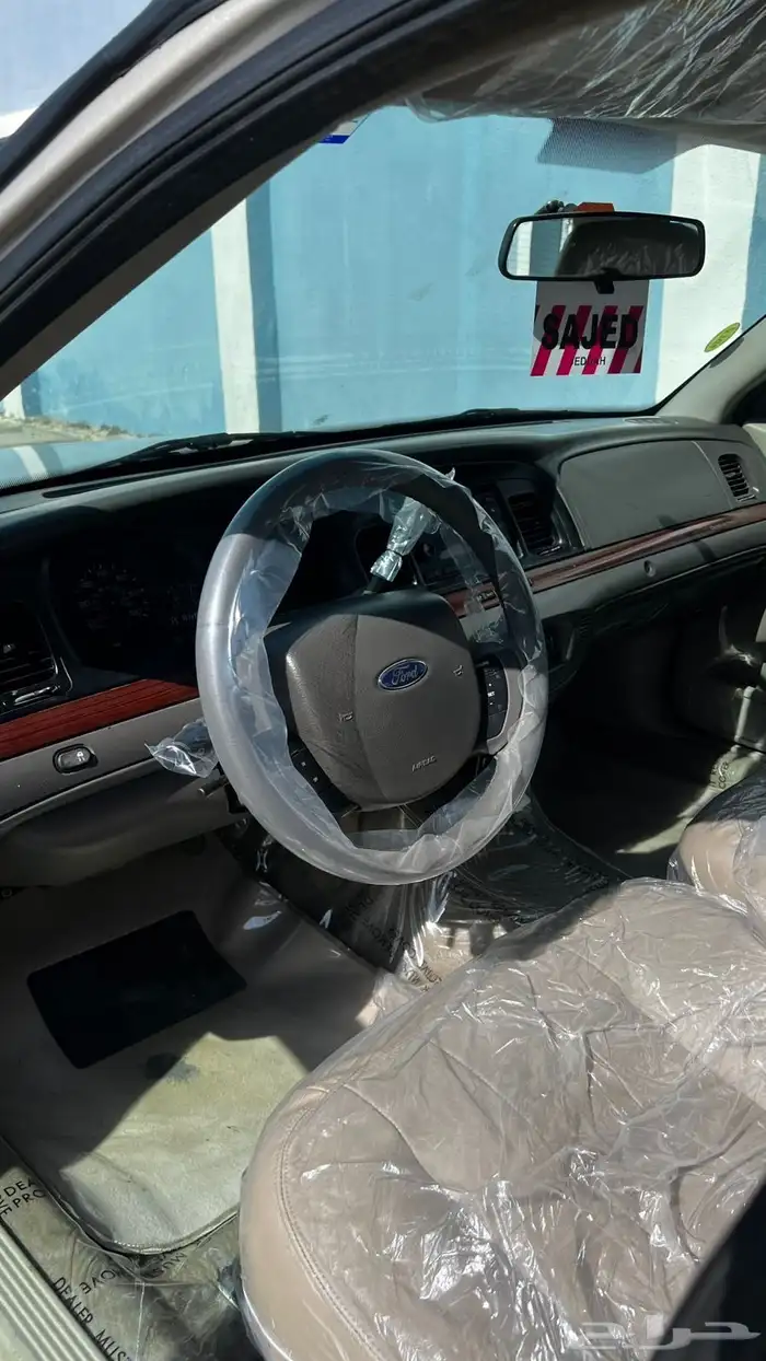 فورد كروان فكتوريا 2011 اللون سمني امريكي 10