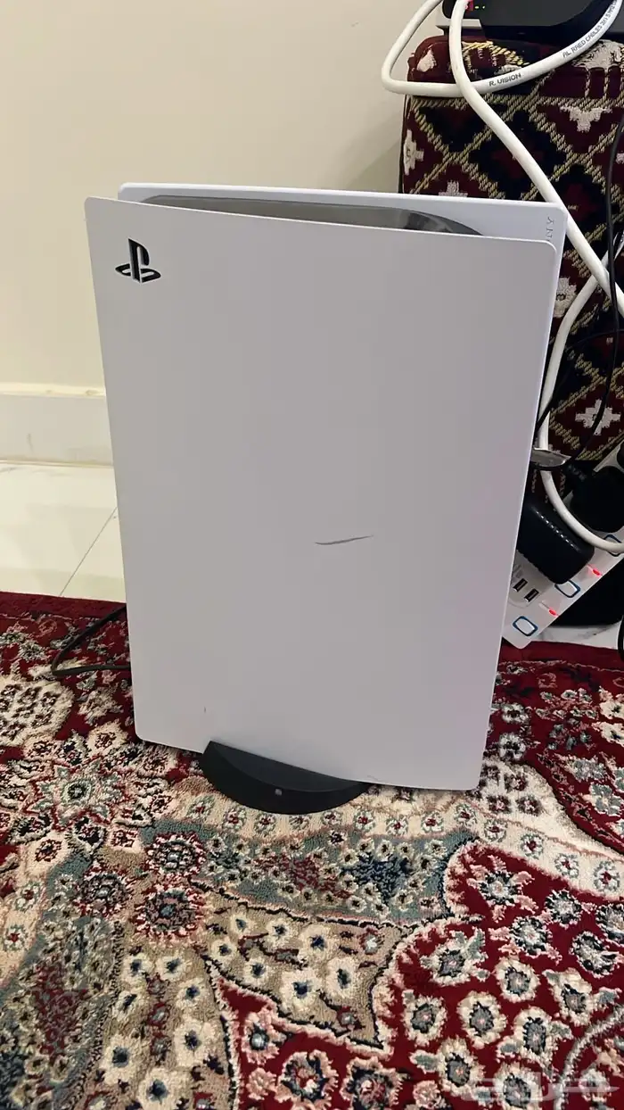 بلاستيشن 5 معه فيفا 26 و قراند 5 ويد واحده 0