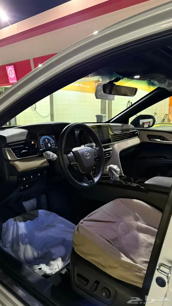 كامري 2025 نص فل ابيض لؤلؤي تشغيل عن بعد 5