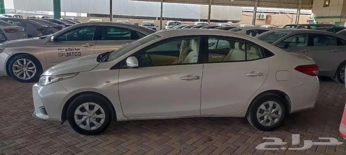 تويوتا يارس موديل 22 لدى معرض الموتر العريق للسيارات 6