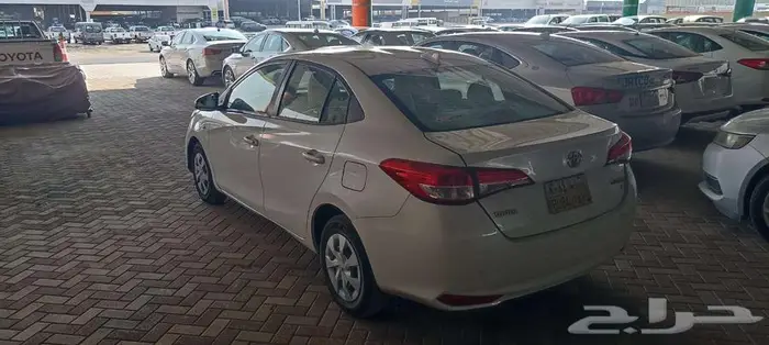 تويوتا يارس موديل 22 لدى معرض الموتر العريق للسيارات 5