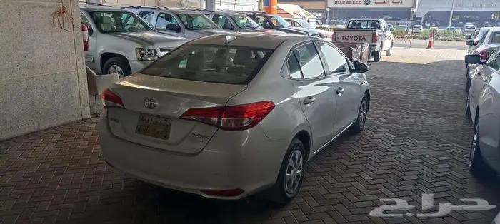 تويوتا يارس موديل 22 لدى معرض الموتر العريق للسيارات 4