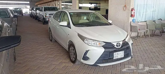 تويوتا يارس موديل 22 لدى معرض الموتر العريق للسيارات 2