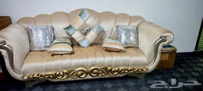 طقم كنب 3 قطع مع 2 كرسي و2 طاولة 2