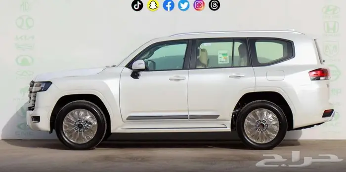 تويوتا لاند كروزر GXRL4 بنزين أبيض 2025 5