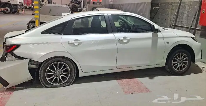 سيارة تويوتا يارس موديل 2023 3