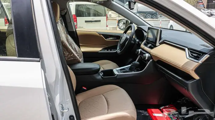 تويوتا راف فور فتحه XLE بنزين 2025 يتوفر جميع الفئات سعودى 7