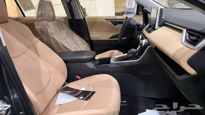 تويوتا راف فور فتحه XLE بنزين 2025 يتوفر جميع الفئات . 11