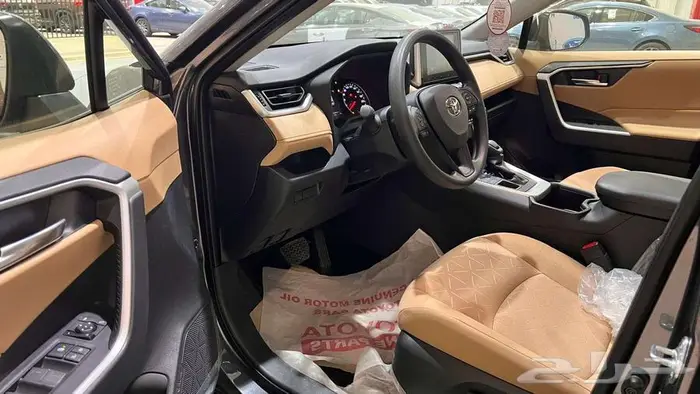 تويوتا راف فور فتحه XLE بنزين 2025 يتوفر جميع الفئات . 13