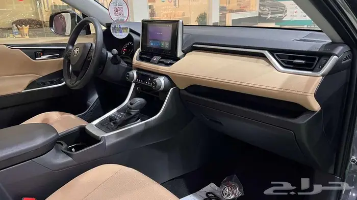 تويوتا راف فور فتحه XLE بنزين 2025 يتوفر جميع الفئات . 14