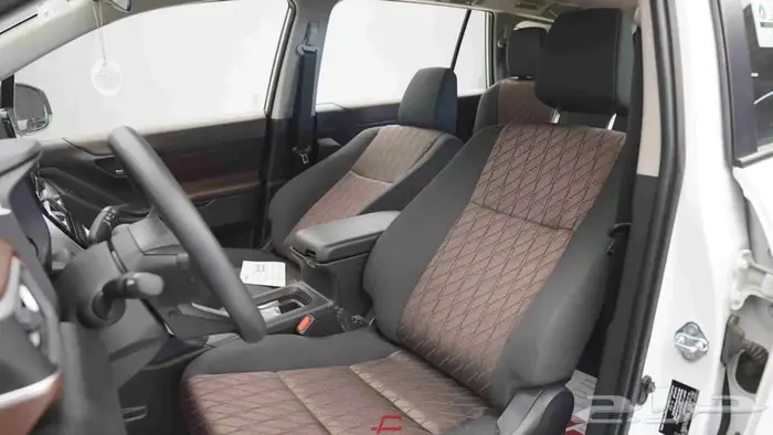 تويوتا انوفا GL 2.0 بنزين 2026 9