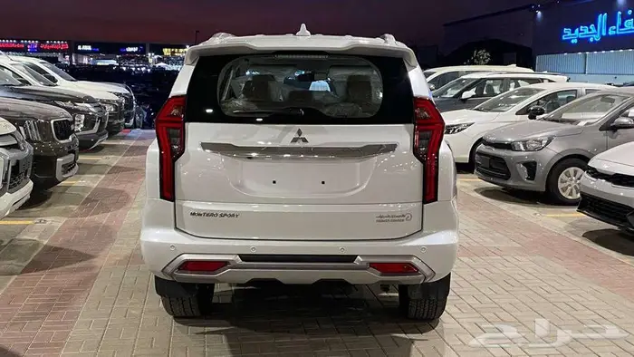 عرض نهاية العام ميتسوبيشي مونتيرو نص فل موديل 2025 بنزين 3