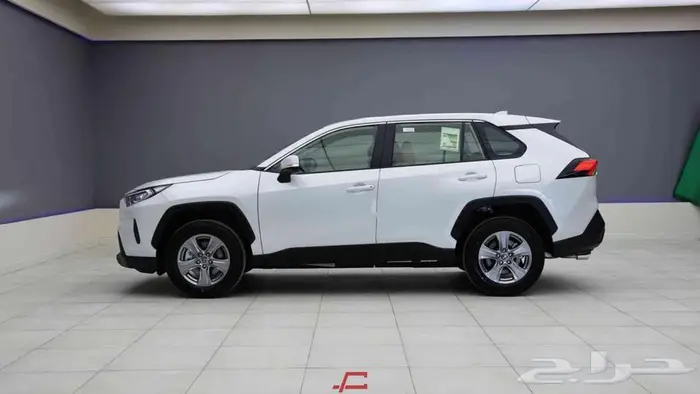 تويوتا راف فور LE دفع امامي بنزين 2025 2