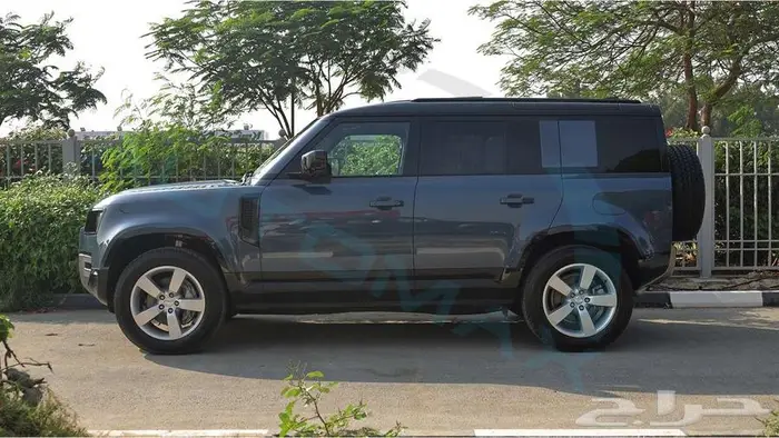 2025 Land Rover Defender 110 X-Dynamic SE P400e مع ضمان 20