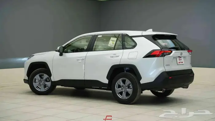 تويوتا راف فور LE بنزين دفع رباعي 2025 3