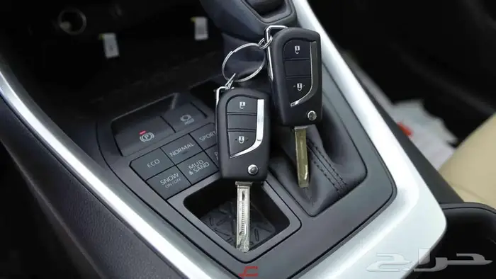 تويوتا راف فور LE بنزين دفع رباعي 2025 11