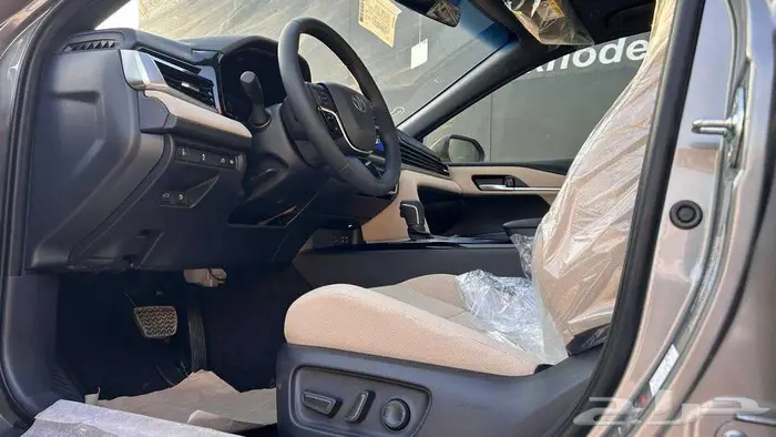 تويوتا كامري LE بنزين 2025 لدى شركة عبدالمجيد الخضر 14