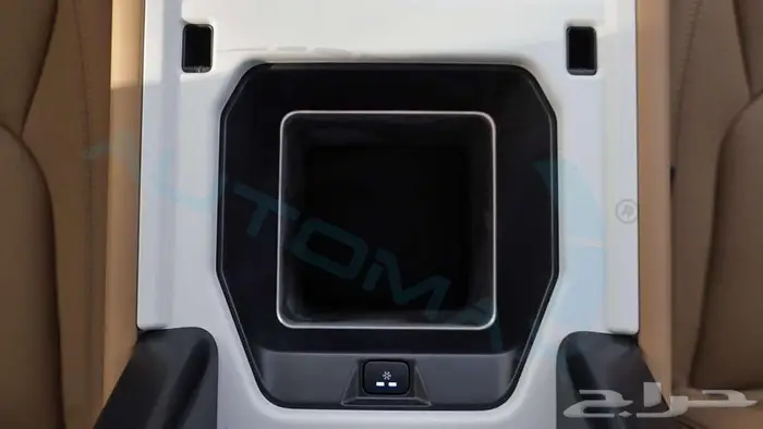 2025 Land Rover Defender 110 X-Dynamic SE P400e مع ضمان 18