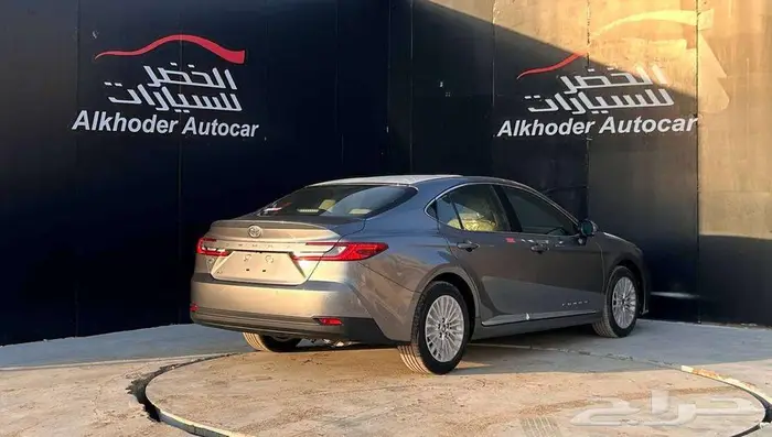 تويوتا كامري LE بنزين 2025 لدى شركة عبدالمجيد الخضر 4