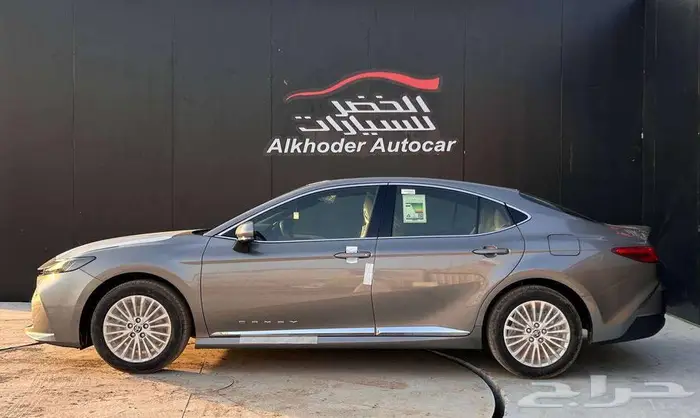 تويوتا كامري LE بنزين 2025 لدى شركة عبدالمجيد الخضر 2