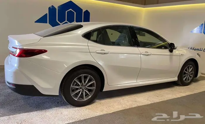 تويوتا كامري E هايبرد 2025 2