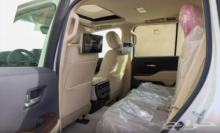 تويوتا لاند كروزر GXRL4 بنزين أبيض 2025 1