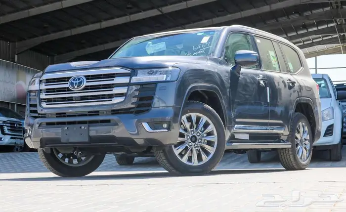 لاندكروزر GXR L4 موديل 2025 بنزين كاش واقساط باقل الاسعار 3