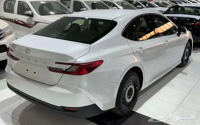 كامري طيس بريمي 2025 اسود - ابيض 3