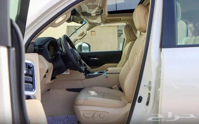 تويوتا لاند كروزر GXRL4 بنزين أبيض 2025 3