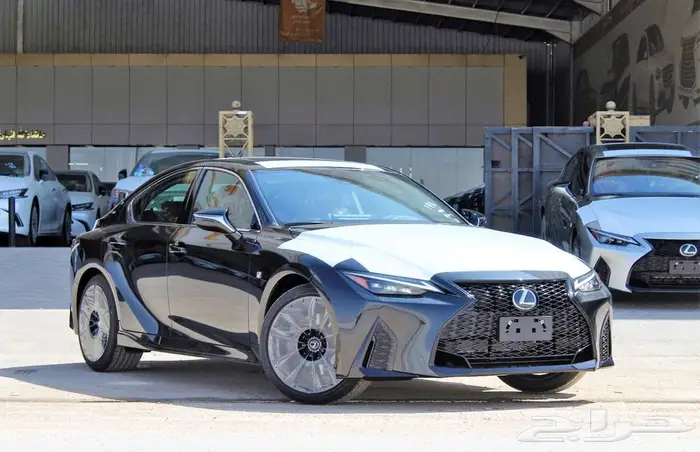 لكزس - is 350 - F Sport - فل كامل - خليجي - 2025 1